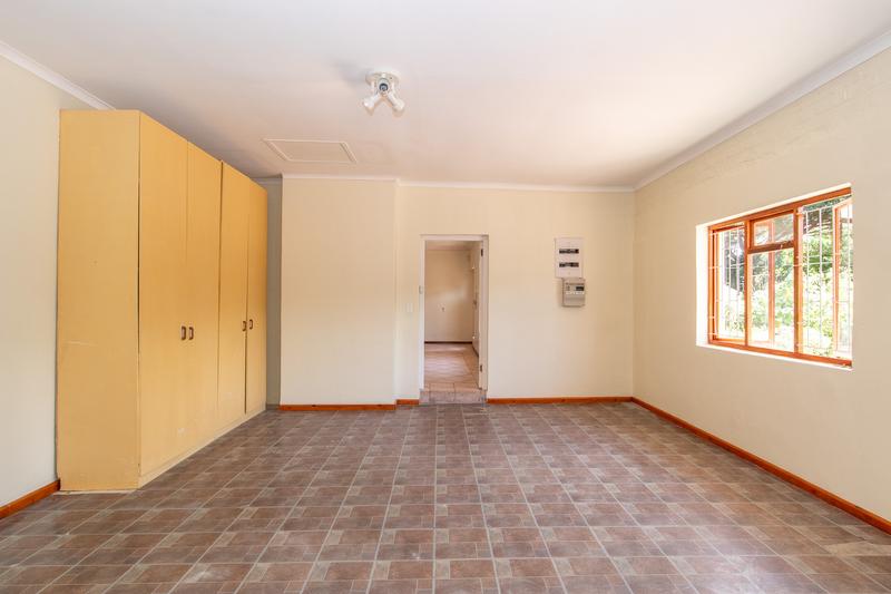 5 Bedroom Property for Sale in Bergvliet Western Cape